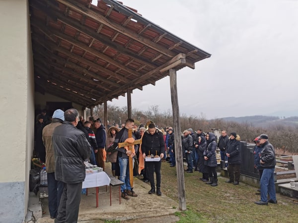 Сахрањена Мица Трофртаљка у родном селу: На вечни починак испраћена уз трубаче (ВИДЕО)