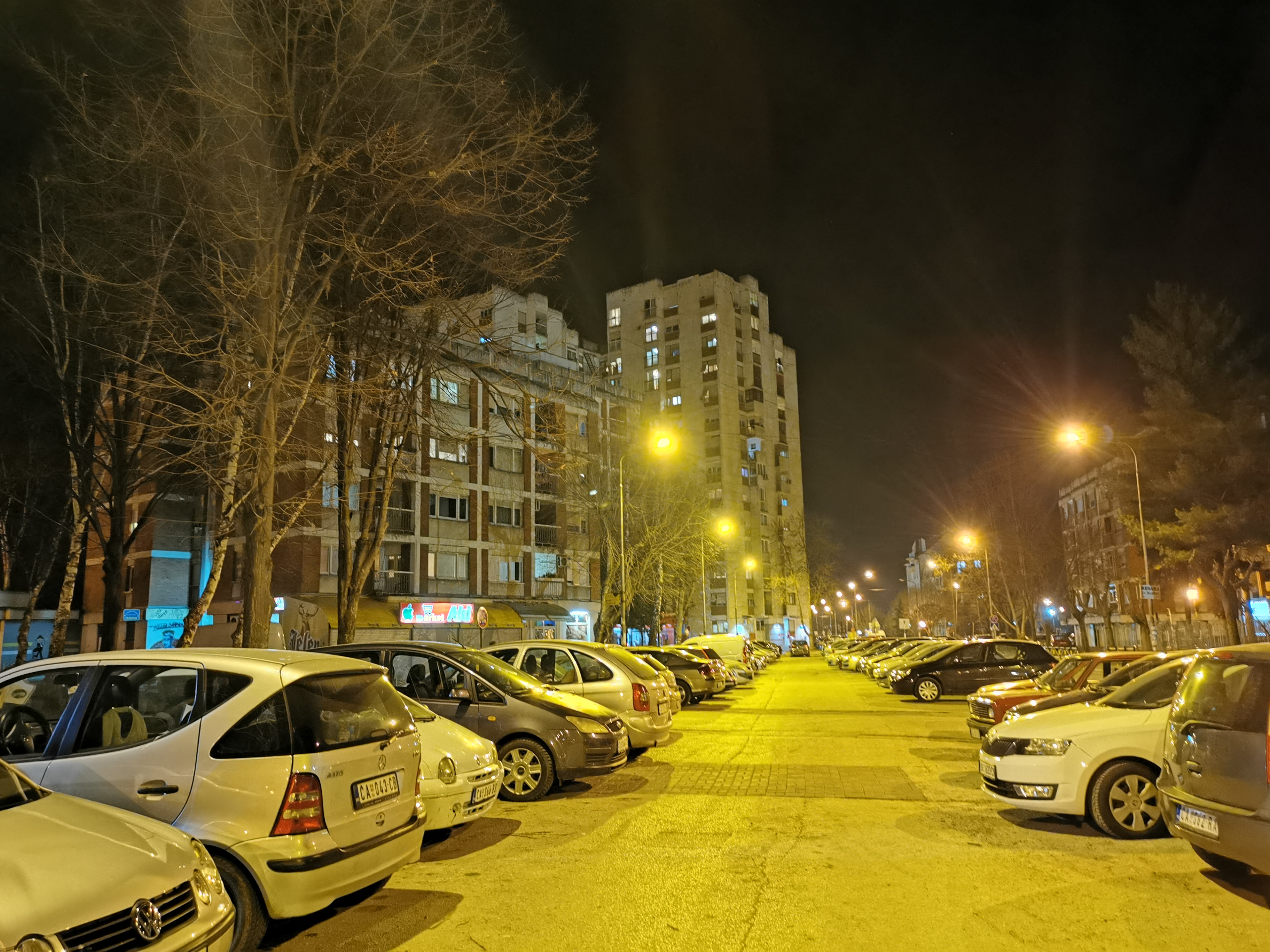 Чачани нису штедели  дланове: Аплауз подршке за медицинске раднике који даноноћно раде (ВИДЕО)