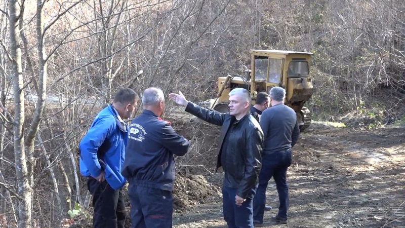 Стиже спас за 300 мештана на граници са БиХ: Пробија се алтернативни пут и отвара амбуланта (ФОТО) 
