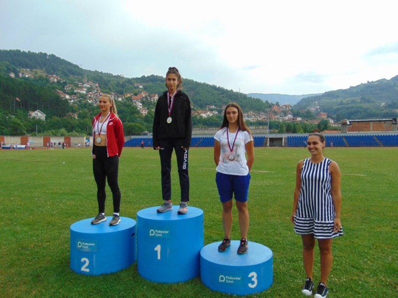 Спортски савез из Прибоја стипендира Јану Драгутиновић: Млада атлетичарка понос општине на Лиму