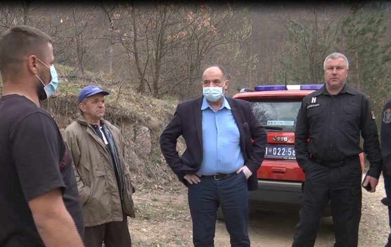 Ужички хероји: Мештани са 40 трактора помогли ватрогасцима да угасе пожар
