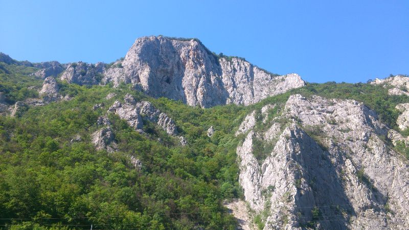 Две девојке спашене из Овчарско –кабларске клисуре: Скренуле са обележене стазе и залутале у шумама Каблара