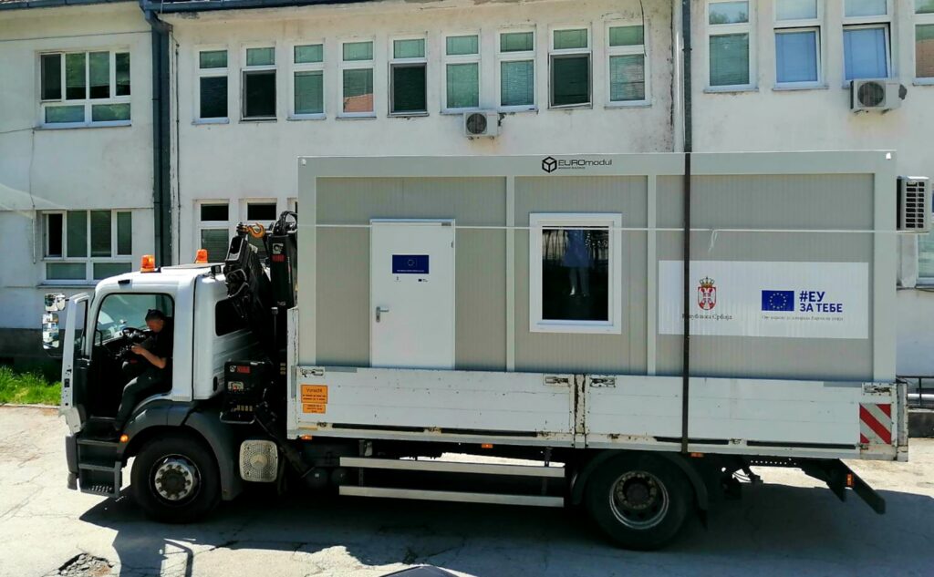 Корона вирусу се стаје на пут: ЕУ донирала Пријепољу мобилну амбуланту за пријем пацијената