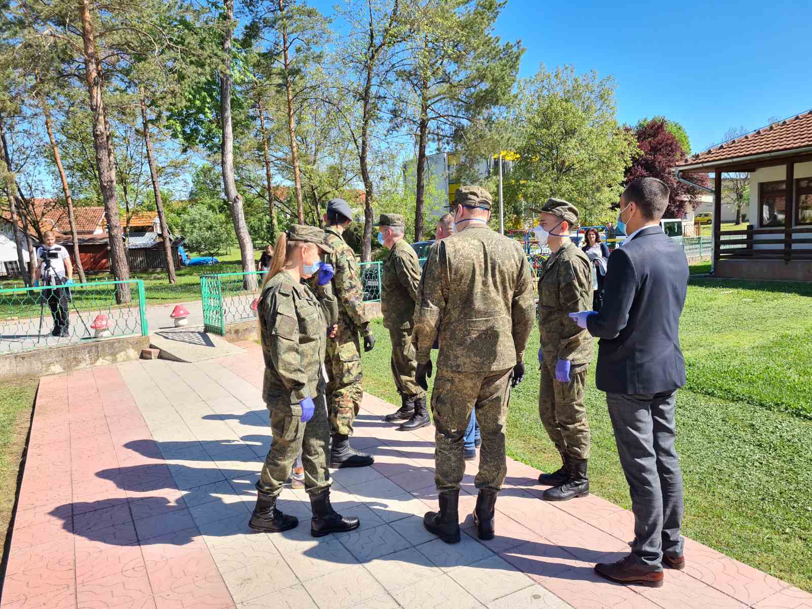Борба са корона вирусом и даље траје: Руски војници стигли у Љиг (ФОТО)