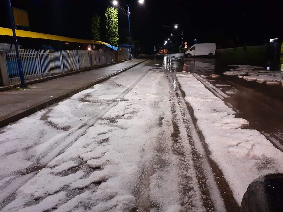 Град протутњао центром Ариља, неколико села било на удару олује (ФОТО) (ВИДЕО)