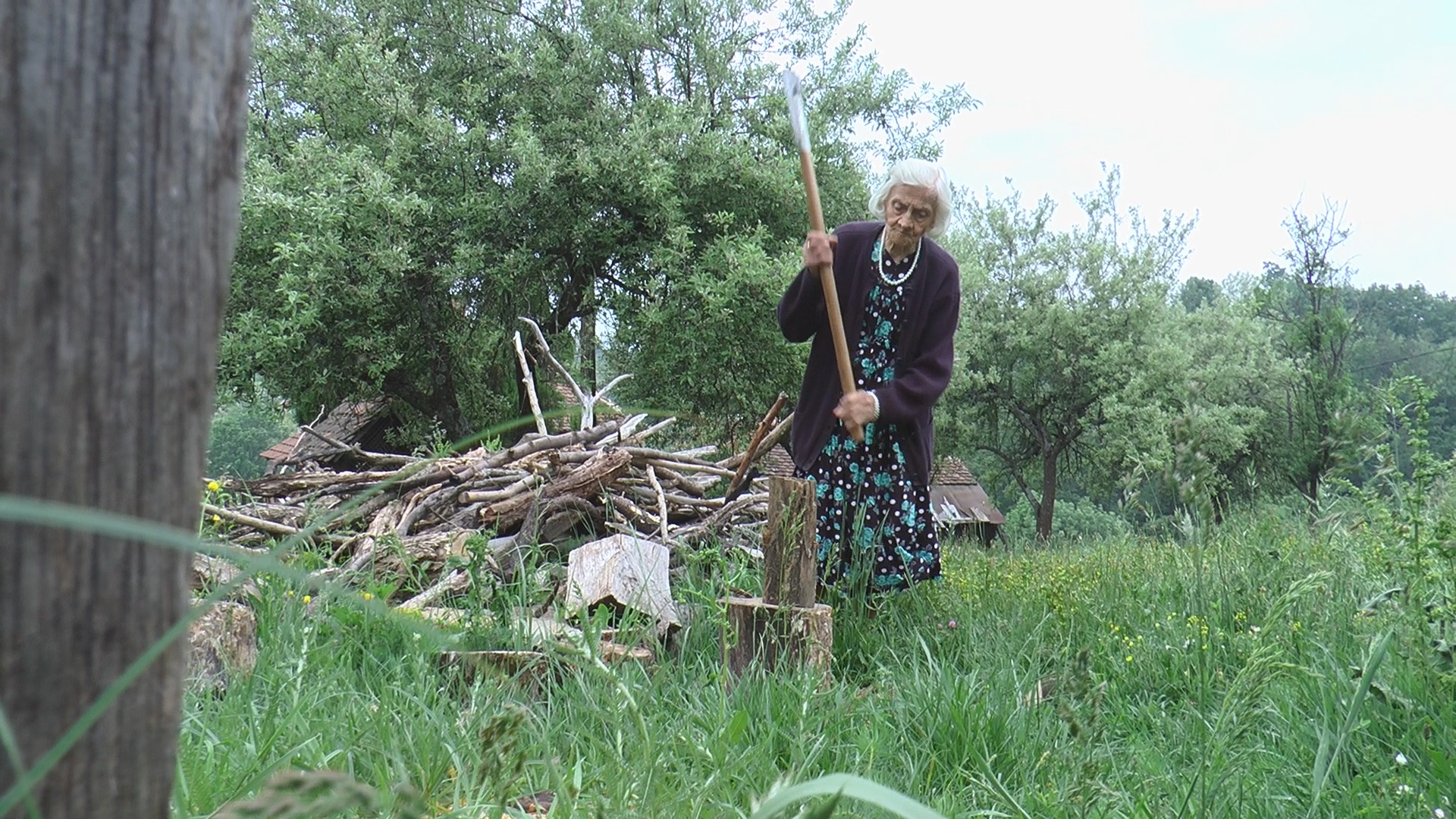Бака Љубица све ради сама иако има 95 година, фото: РИНА