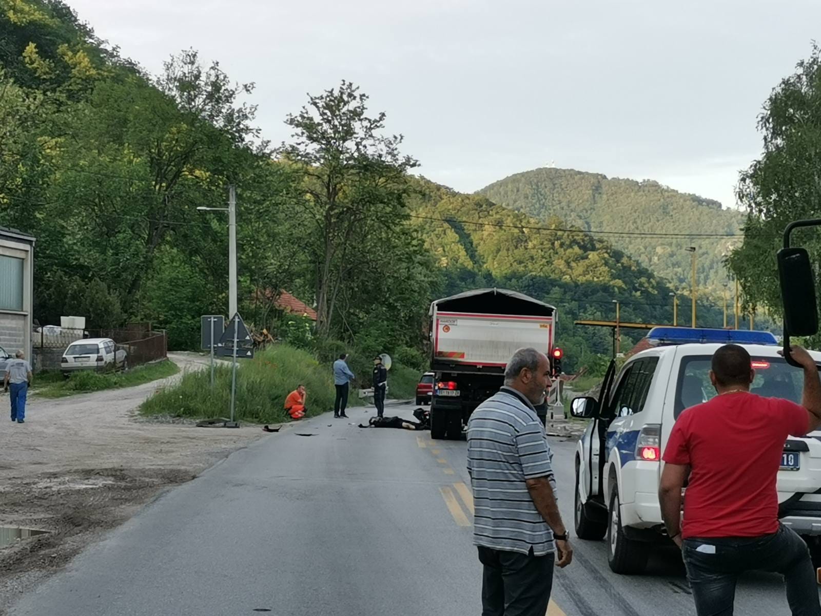 Саобраћајна несрећа код Пожеге: Мотоциклиста налетео на камион, судар и у тунелу у Овчар Бањи(ФОТО) (ВИДЕО)