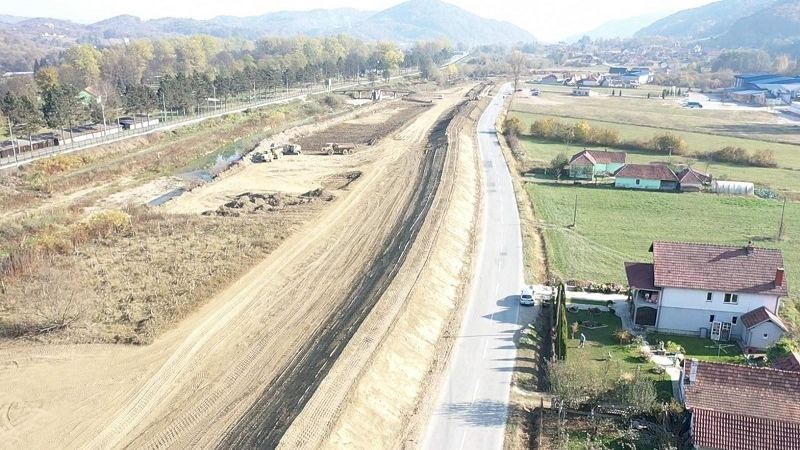  Годину дана након катастрофалних поплава, у Драгачеву потпуно другачија слика: Бјелица  коначно укроћена, уложено 80 милиона динара у заштитни бедем (ФОТО)(ВИДЕО)