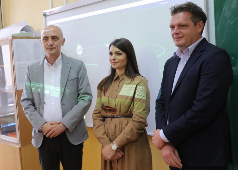 Ужице је добило прву паметну школу у Западној Србији: За најсавременију мултимедијалну опрему издвојено 25 милиона динара (ФОТО)