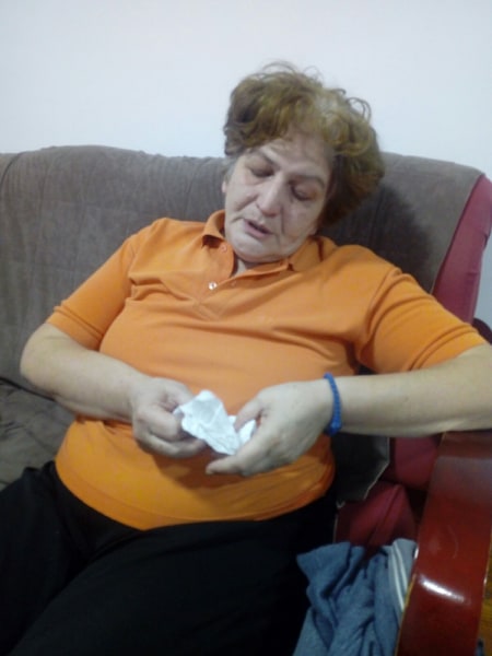 Коса Томашевић коначно са породицом: Месец  дана провела је у притвору, од сада ће се бранити са слободе, сви су убеђени у њену невиност (ФОТО)
