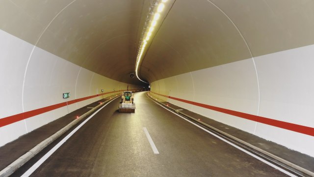 Прање тунела Брђани: Саобраћај се одвија наизменично 