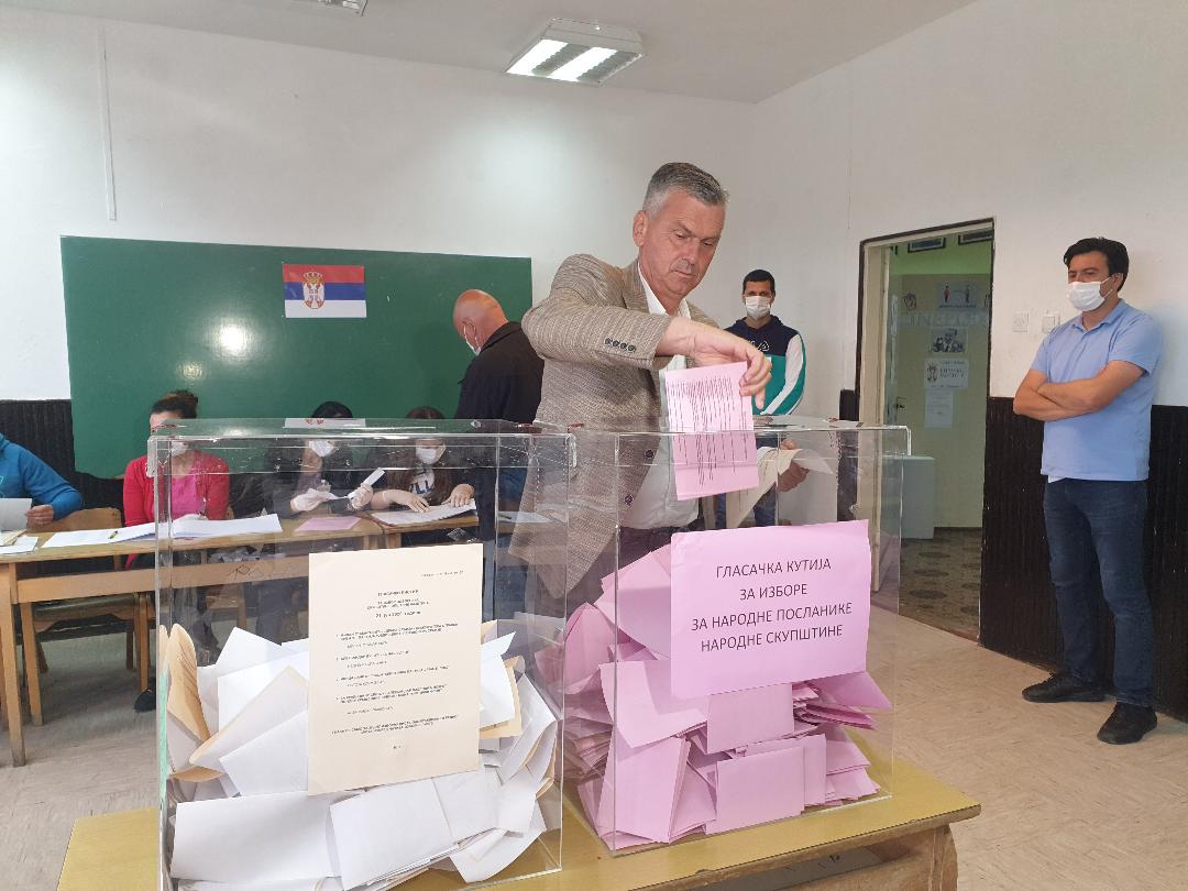 Излазност у 12 сати у западној Србији: Највише гласали грађани Чајетине и Горњег Милановца 