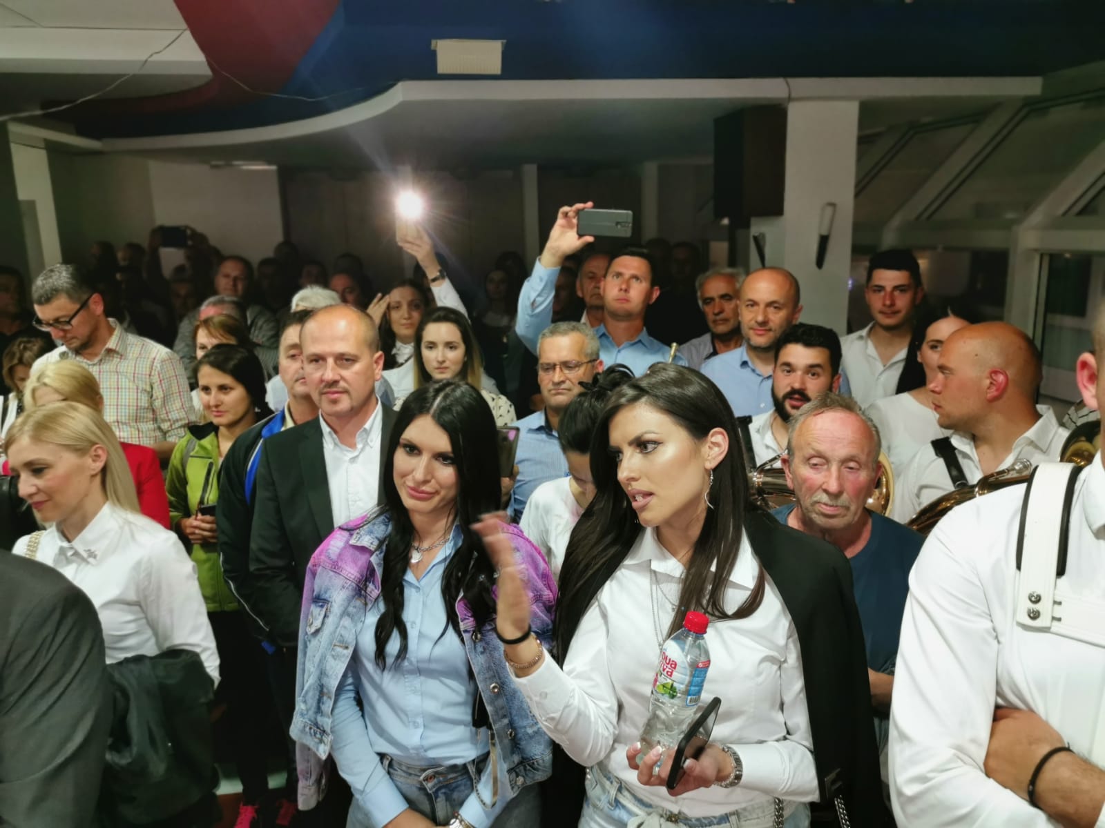 Овако СНС слави убедљиву победу у Чачку, Тодоровић: Грађани су показали коме верују, поштују све оно што смо за њих урадили претходних година (ФОТО)(ВИДЕО)