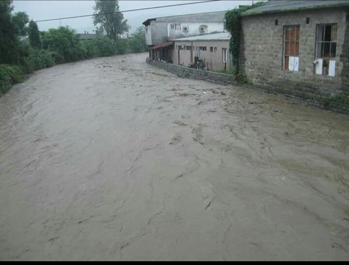 Вода однела мост у Љубовији: Саобраћај усмерен на алтернативне правце
