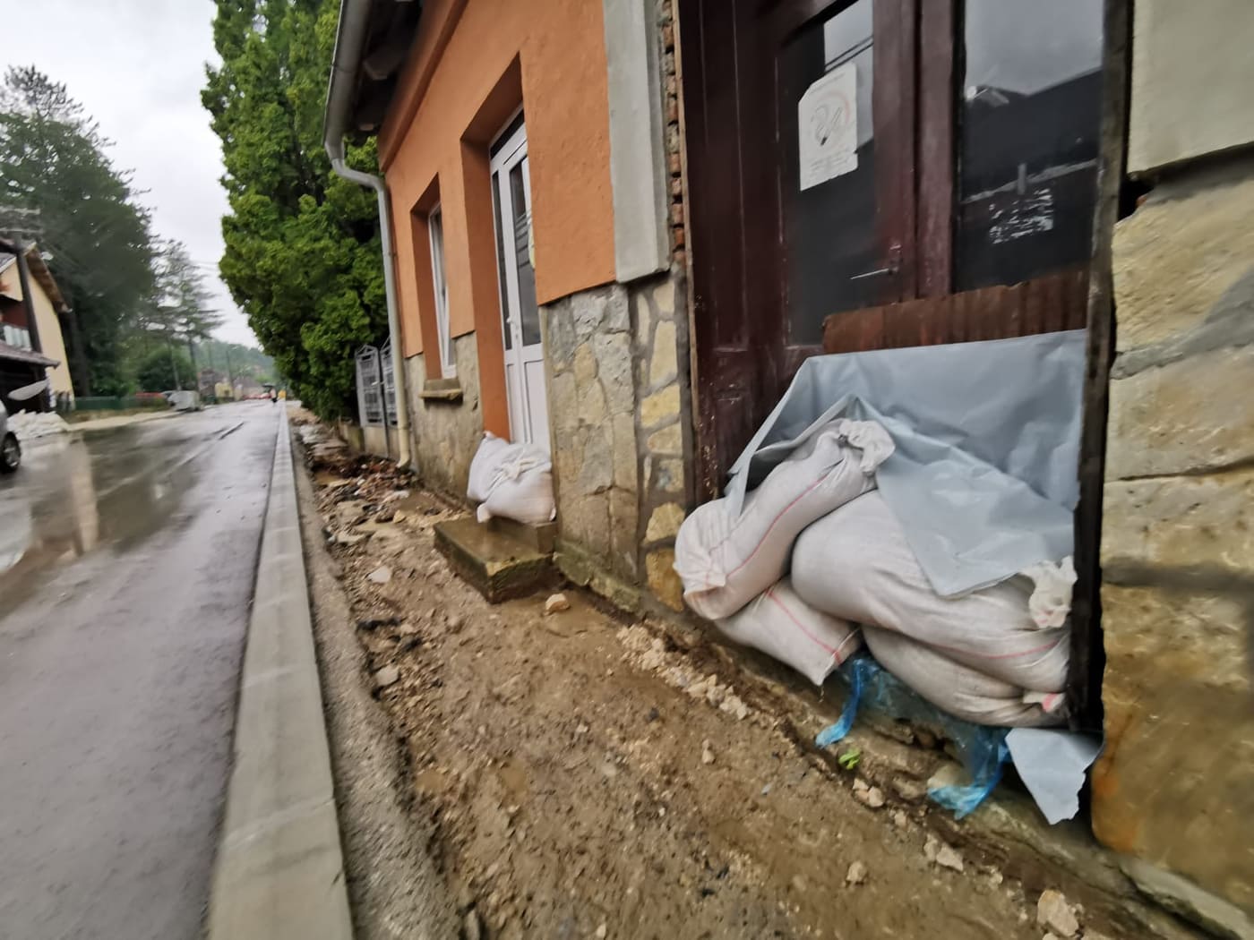 Водена бујица носила све пред собом, фото: РИНА