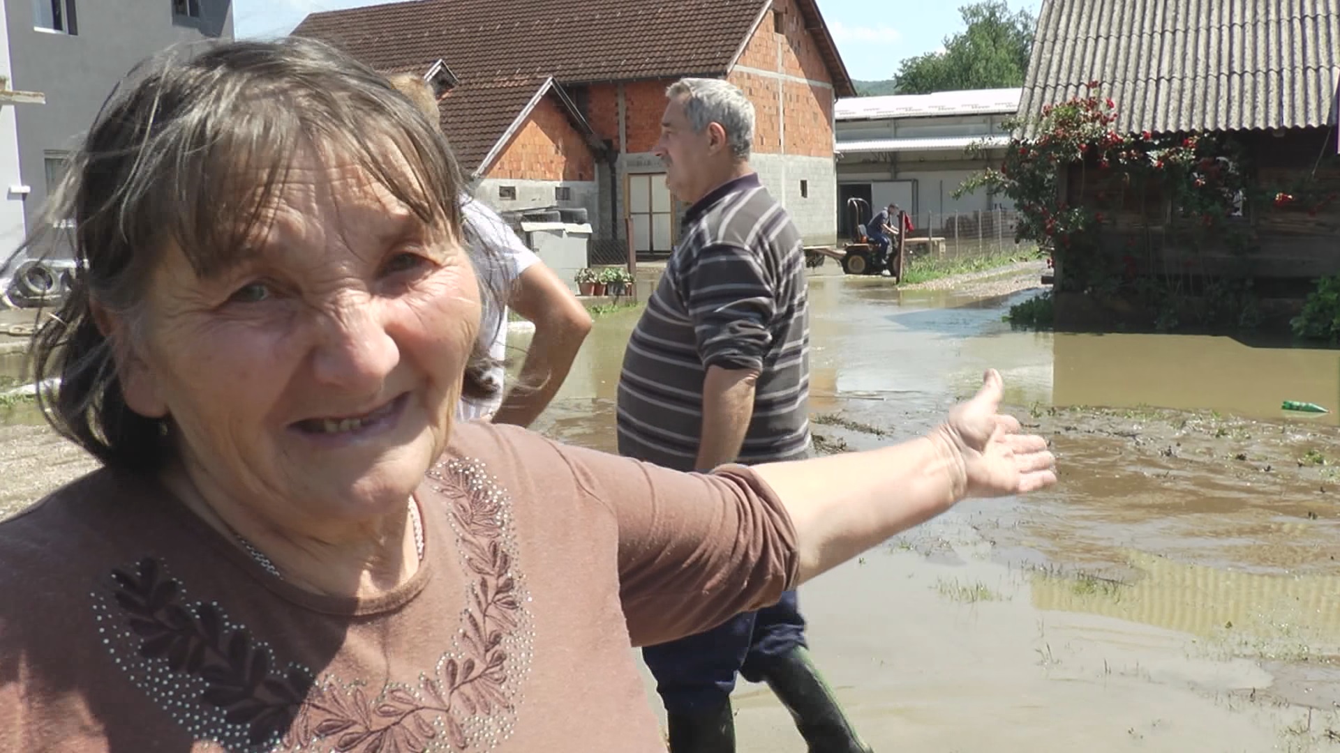 Евакуисани мештани ариљских села вратили се кућама и суочили са стварношћу: Почела акција чишћења, завладао страх од жутице и мишје грознице (ФОТО)(ВИДЕО)