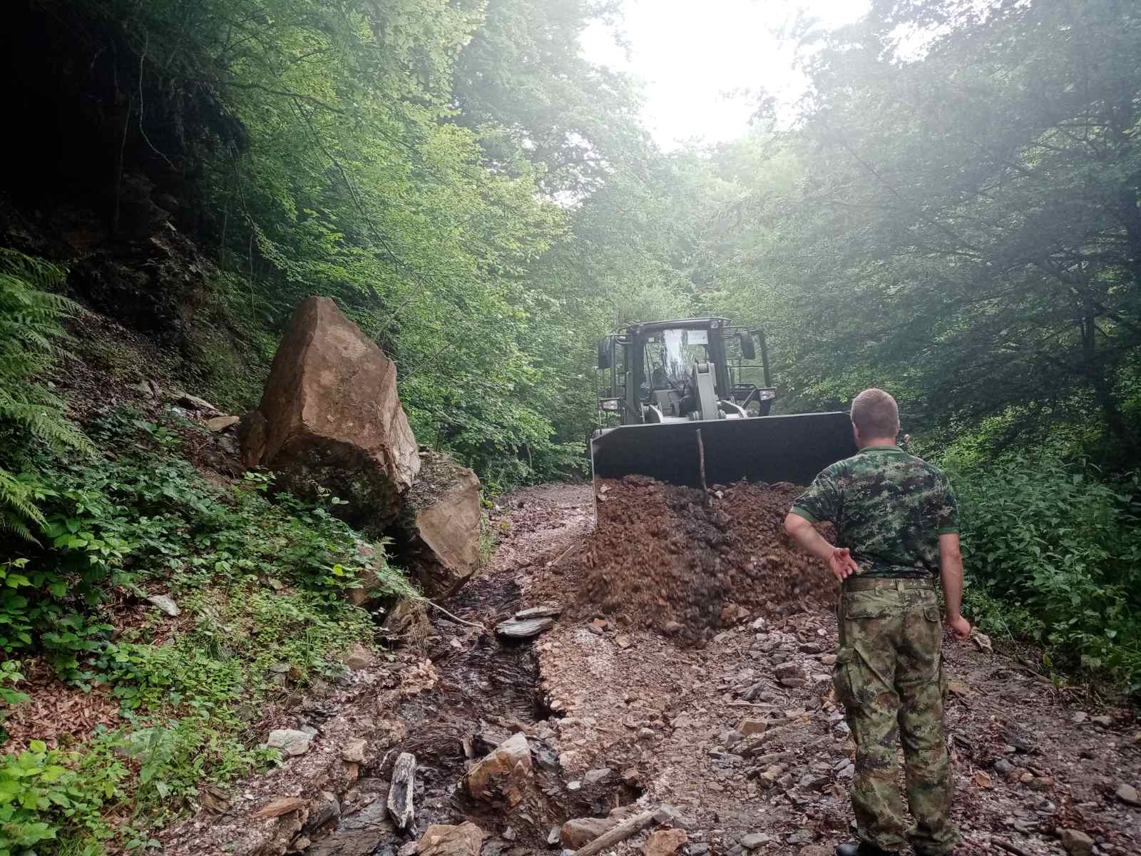Преко 30.000 људи у Ивањици већ шест дана без воде: Војска РС стигла у помоћ (ФОТО)(ВИДЕО)