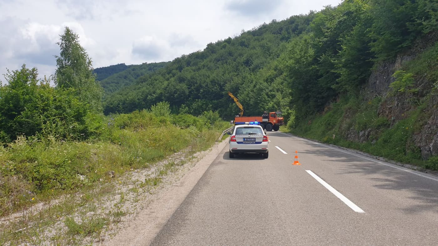Аутомобил слетео у Златарско језеро, фото: РИНА