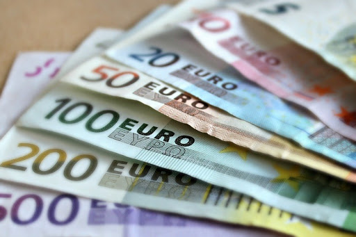 Сутра исплата треће минималне зараде, привреди и грађанима од почетка кризе од државе 2,3 милијарде евра
