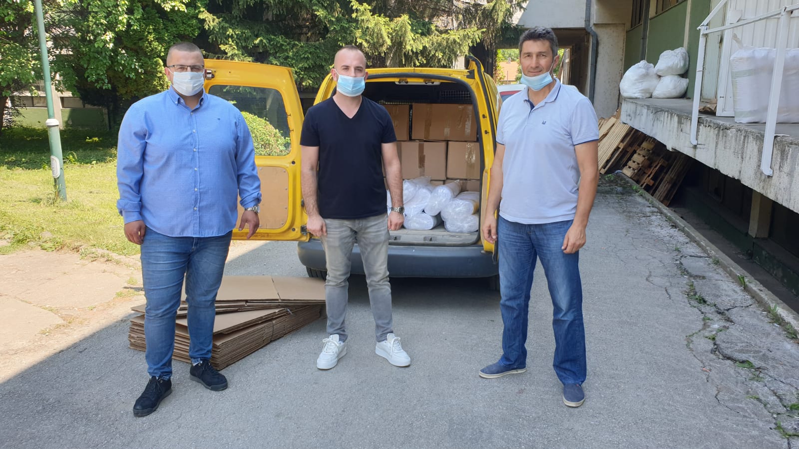 Комшије пристигле Новом Пазару у помоћ: Пријепољски привредници донирали 400 комплета постељине