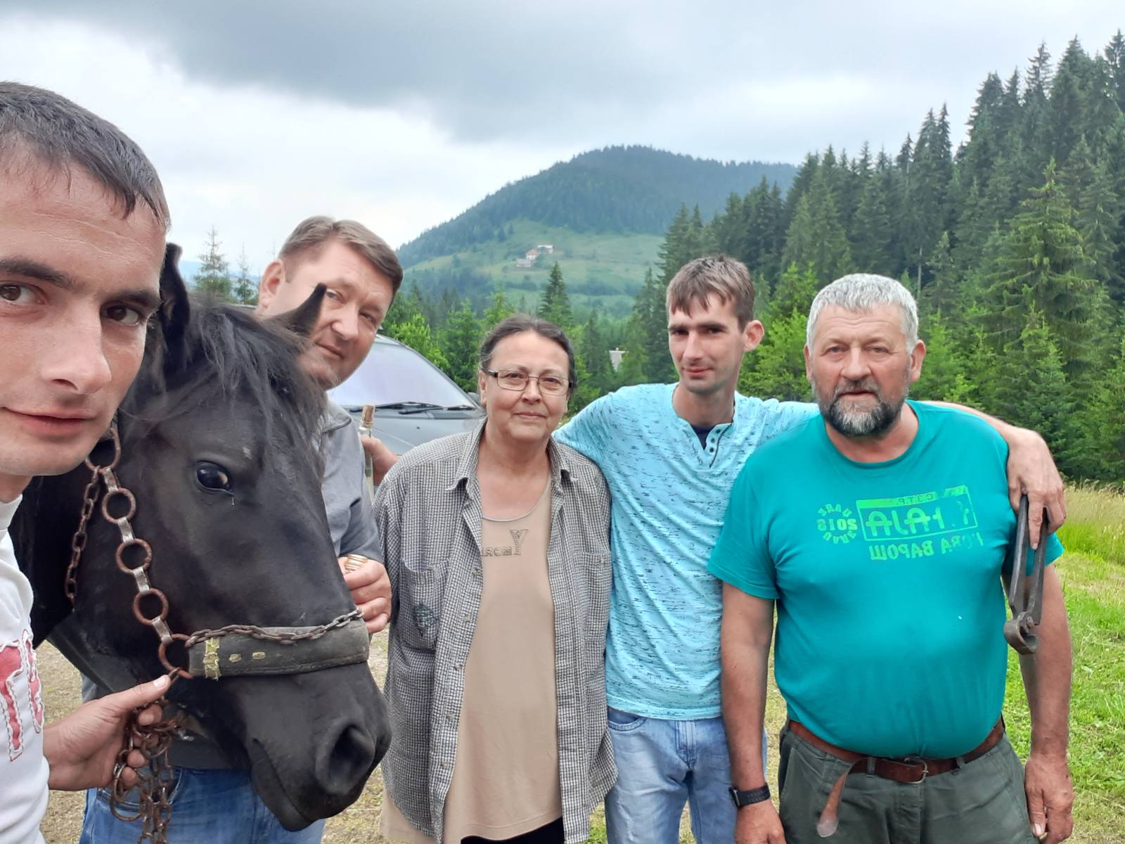 Коначно осмех на лицима Милосављевића: Добри људи вредној браћи поклонили ждребицу