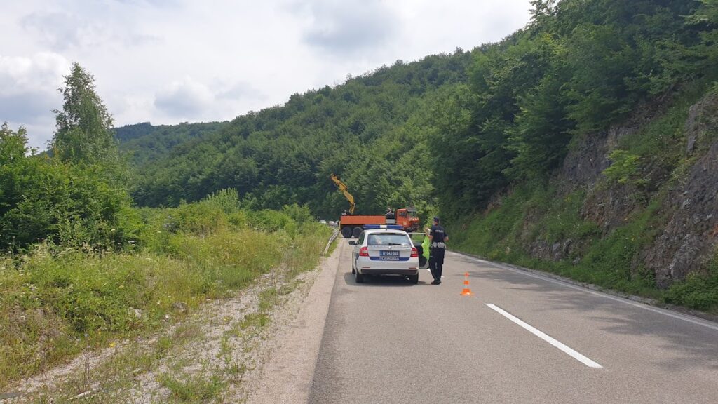 Тинејџер у Пријепољу у насељеном месту возио 146 километара на час: Приведен судији за прекршаје