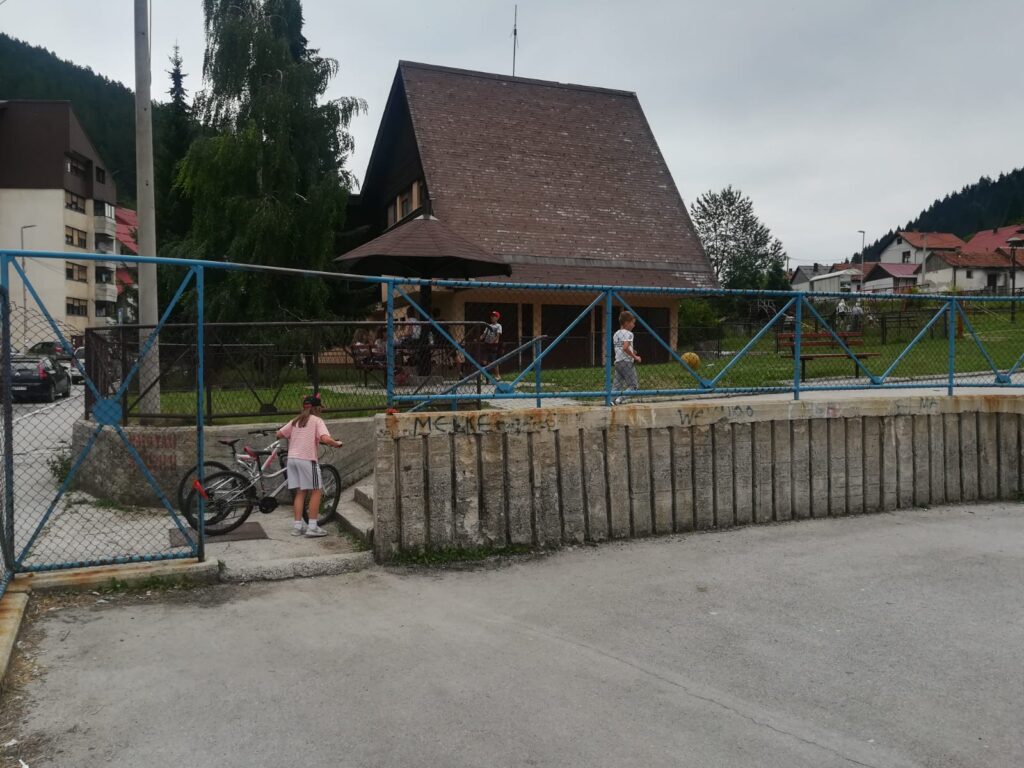 Реконструкција спортских терена за младе Нововарошане: Пројекат вредан 2,5 милиона динара реализује се подно Златара (ФОТО) (ВИДЕО)