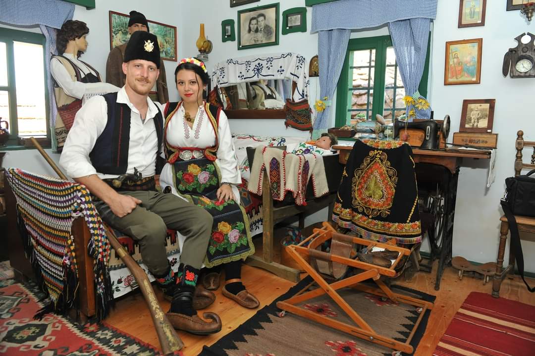 Лепа слика коначно стиже из Ужица: Марку и Јовани корона вирус одложио свадбу два пута, они ипак нашли решење (ФОТО)