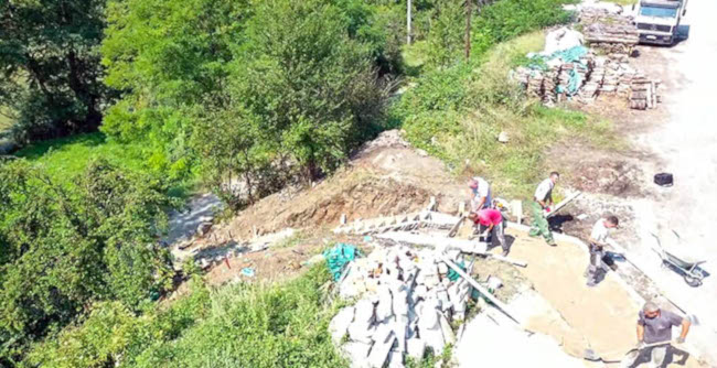 Решава се критична тачка у Прибоју: На делу магистралног пута ка Увцу гради се стаза и степениште за пешаке