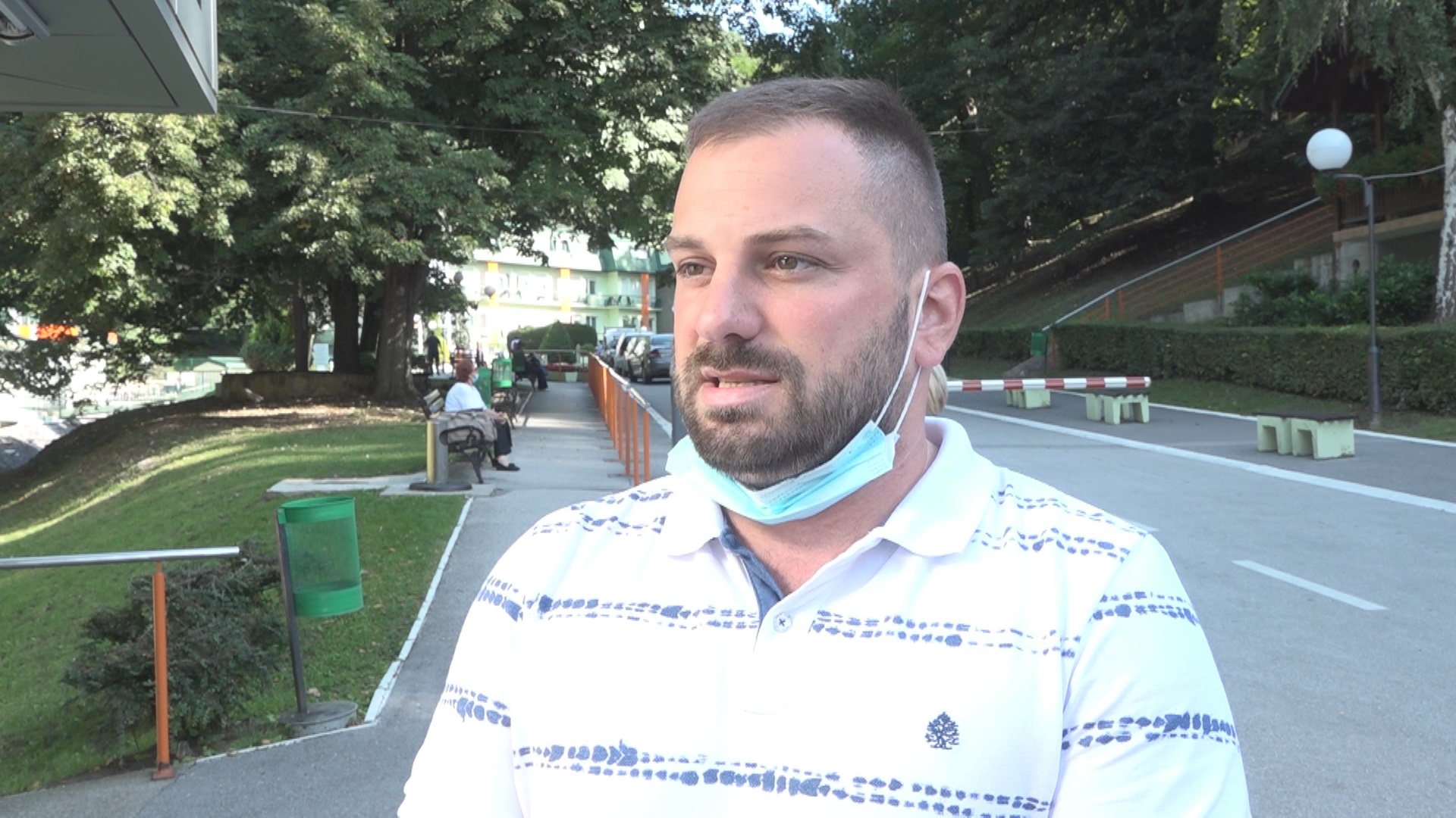 Уместо испод палме, Алжирци одмарају у Шумадији: Овај брачни пар већ две недеље борави у Горњој Трепчи, одушевљени су и Србијом и Србима (ФОТО)
