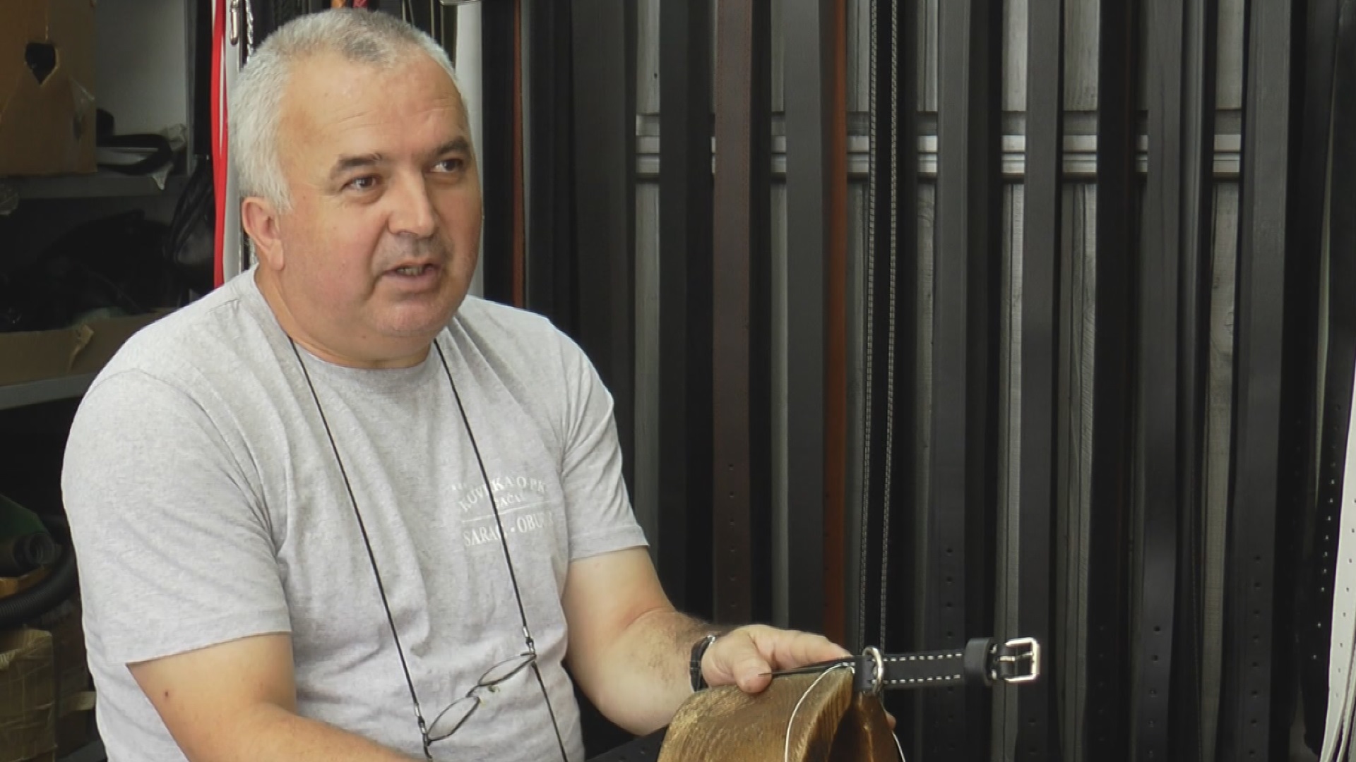 Перко из Чачка једини је сарач у западној Србији: Само он још увек прави каишеве и узде од чисте коже (ФОТО)