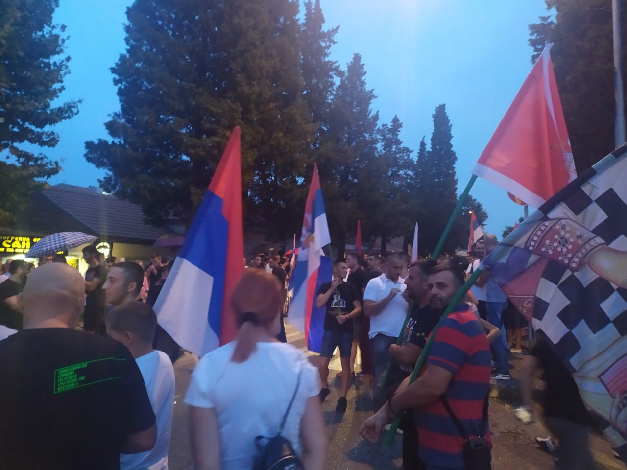 Пала је и Милова неосвојива тврђава: Овако Даниловграђани прослављају победу на изборима, тробојка се вијори главним улицама(ФОТО)(ВИДЕО)