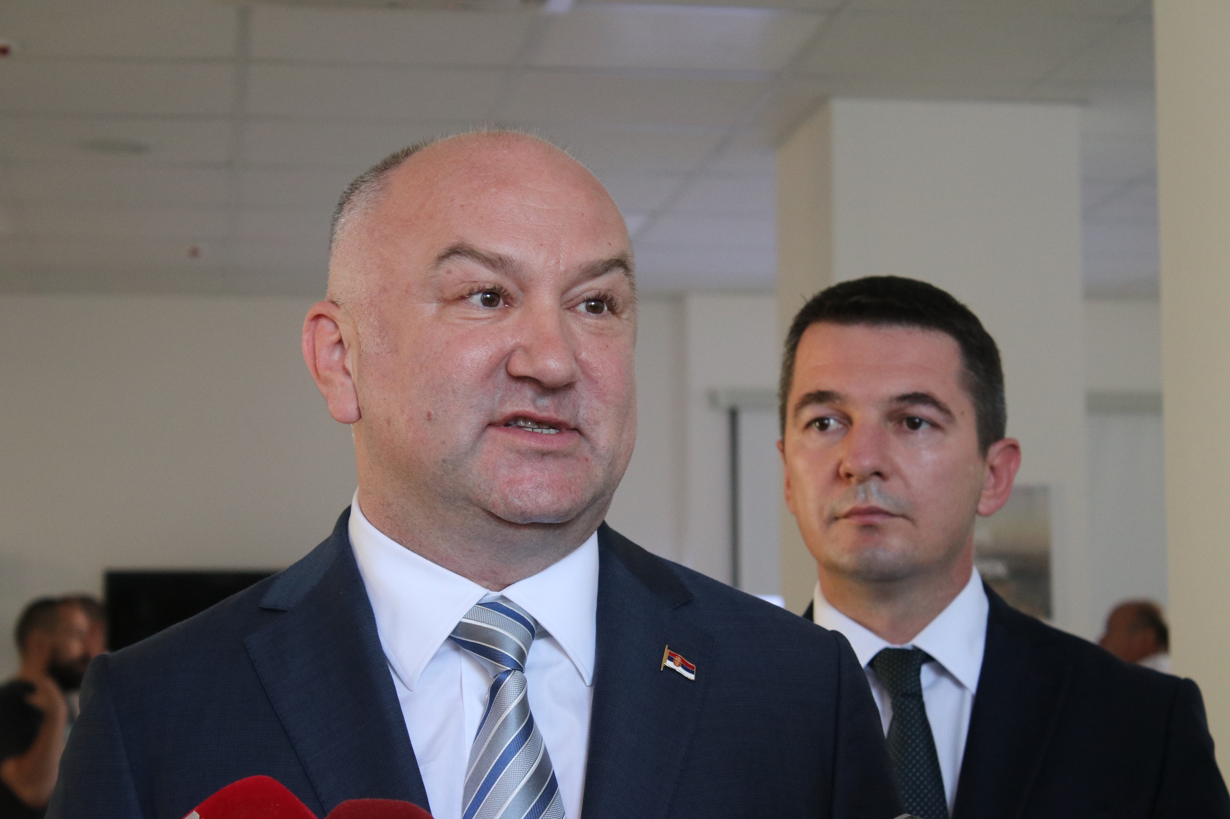 Поповић: Срби не прихватају ултиматуме, Вучић ће заштити интересе своје земље у Вашингтону