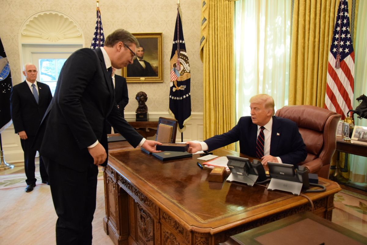 Вучић и Трамп потписали споразум у Вашингтону: Нормализација еконосмких односа са Приштином (ФОТО)