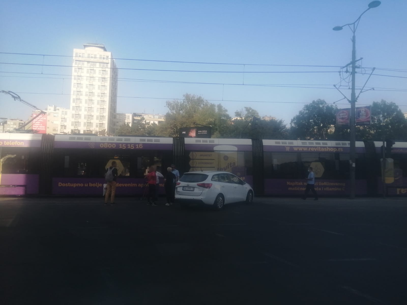 Удес у центру Београда: Возило ударило у трамвај, створила се огромна саобраћајна гужва