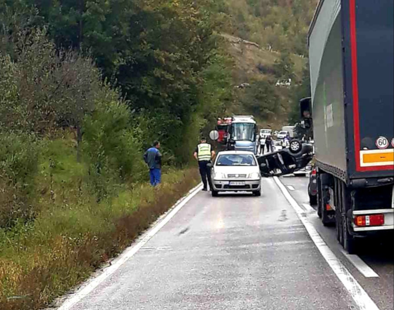 Саобраћајана незгода код Нове Вароши: Жена изгубила контролу, возило завршило на крову 