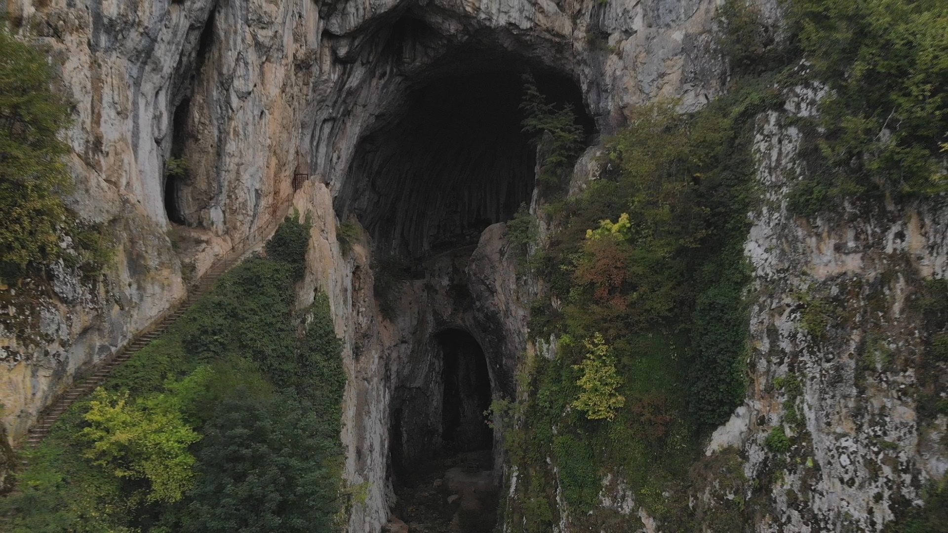 Пећина са највећим улазом на Балкану, Фото: РИНА