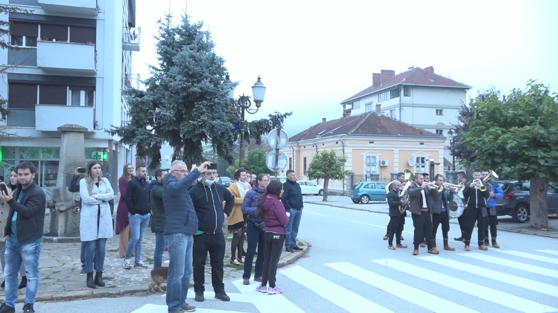Ово је данас највеселија варошица у Србији: Зачуле се трубе улицама Гуче, драгачевску будилицу одсвирали најбољи (ФОТО) (ВИДЕО)