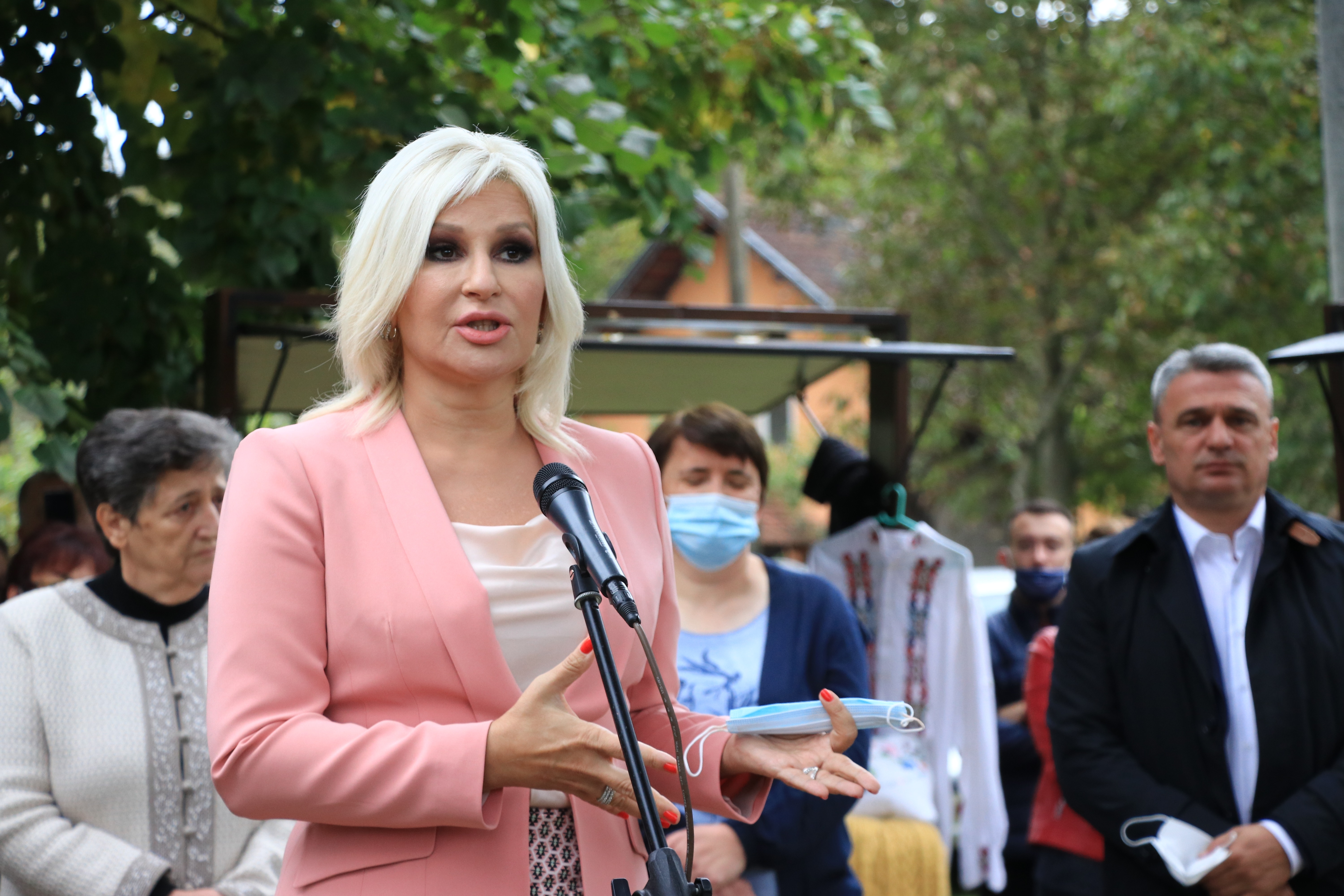 Зорана Михајловић обишла сеоске жене на територији града Чачка, Фото: РИНА
