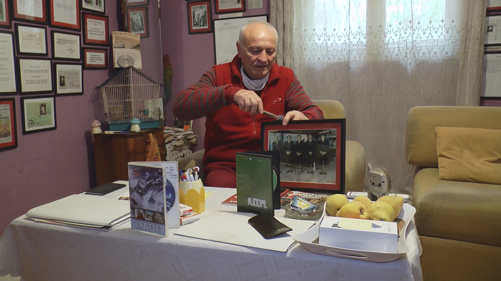 Љубодраг лично памти највеће легенде Црвене звезде, Тита и сваки његов корак: Ужичанин од свог дома направио музеј са колекцијом од Првог светског рата па до Милошевића (ФОТО)