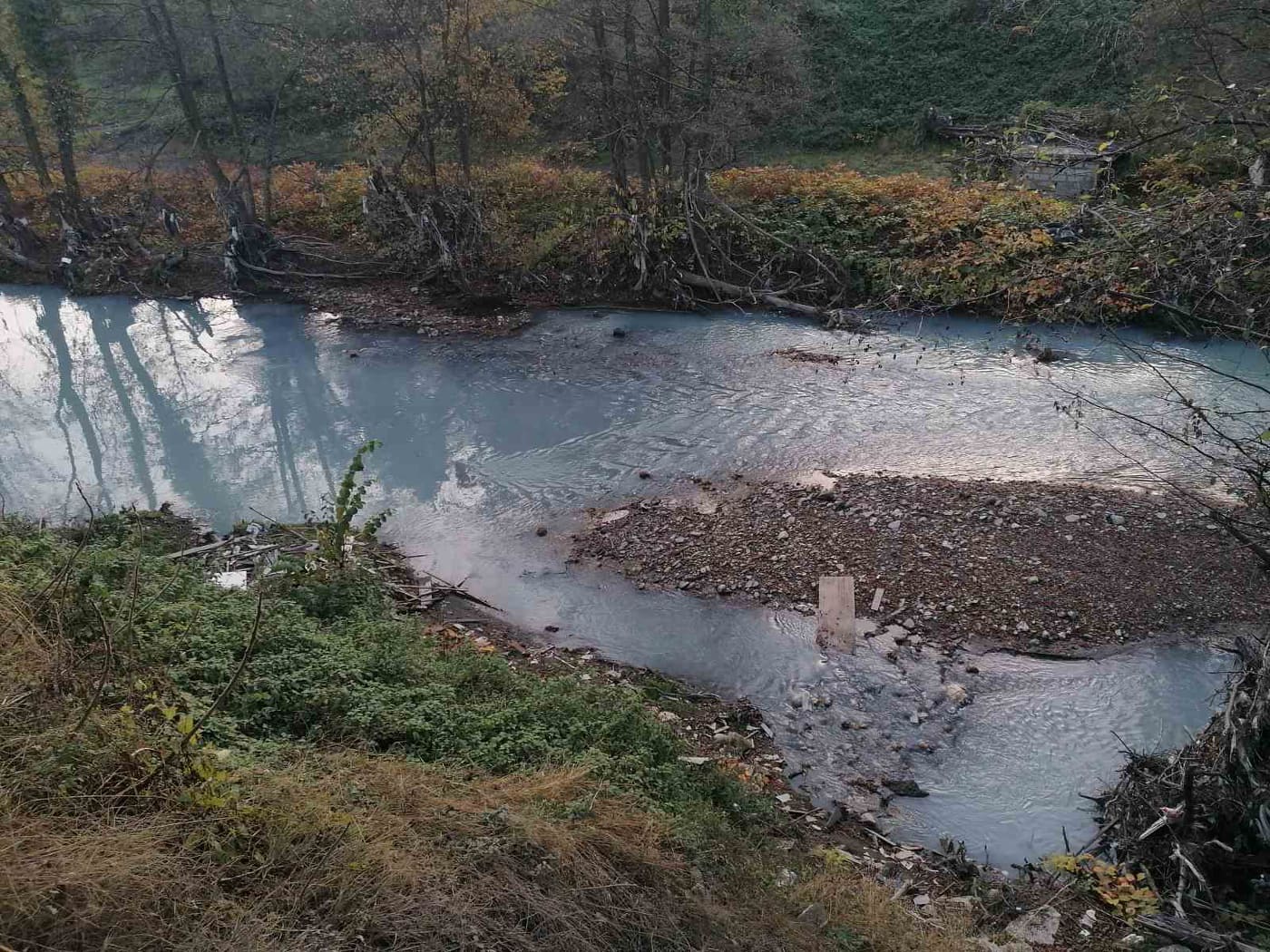 Беличаста супстанца излила се у Моравицу, фото: РИНА