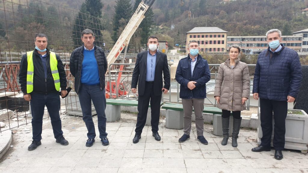 Нови мост у Пријепољу добија своје обрисе: На обалу Лима стигле прве носеће конструкције
