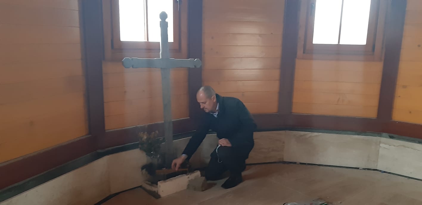 Овако се мештани Видове опраштају од свог вољеног патријарха/ Фото: РИНА