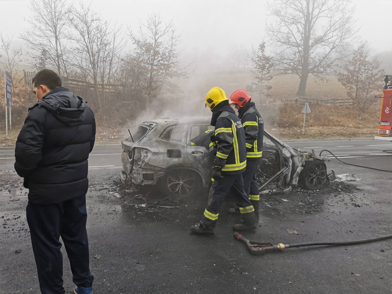 Запалио  се „bmw“ на магистралном путу ка Златибору: Возило потпуно изгорело (ФОТО) (ВИДЕО)