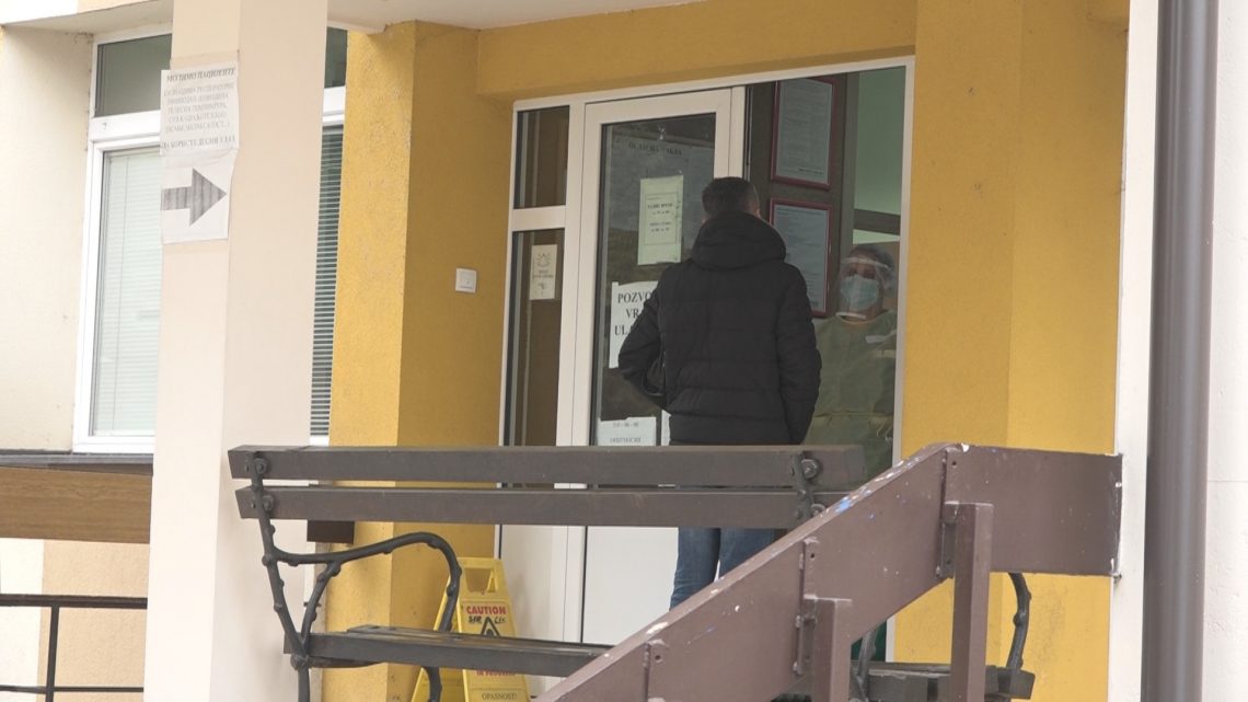 Хаотична епидемиолошка ситуација у Лучанима: Поједини позитивни грађани и даље не поштују мере изолације, заражена и већина медицинских радника 