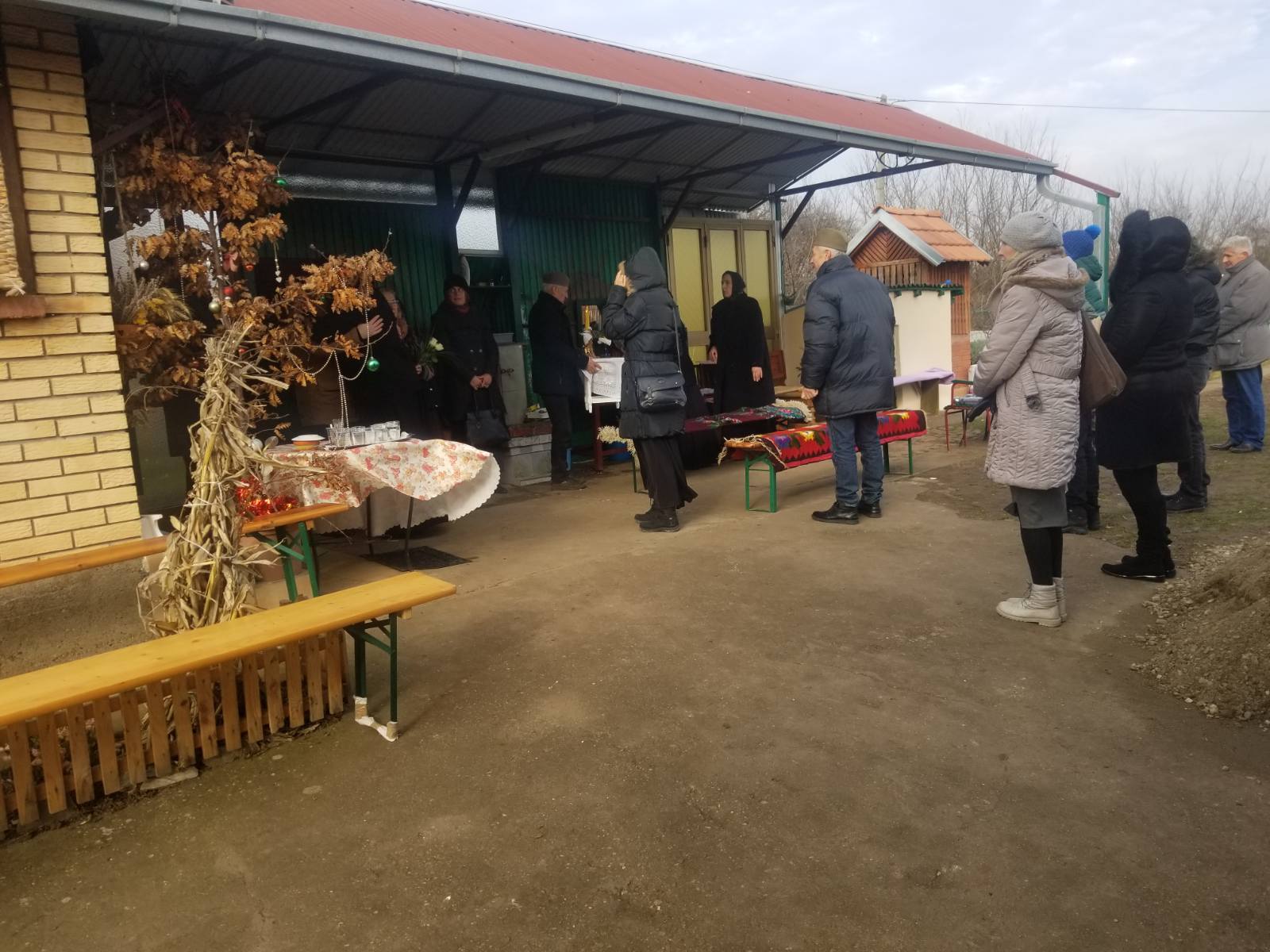 Сахрањен архимандрит Георгије у селу Јунковац код Тополе: Духовника на вечни починак  испратило неколико стотина људи