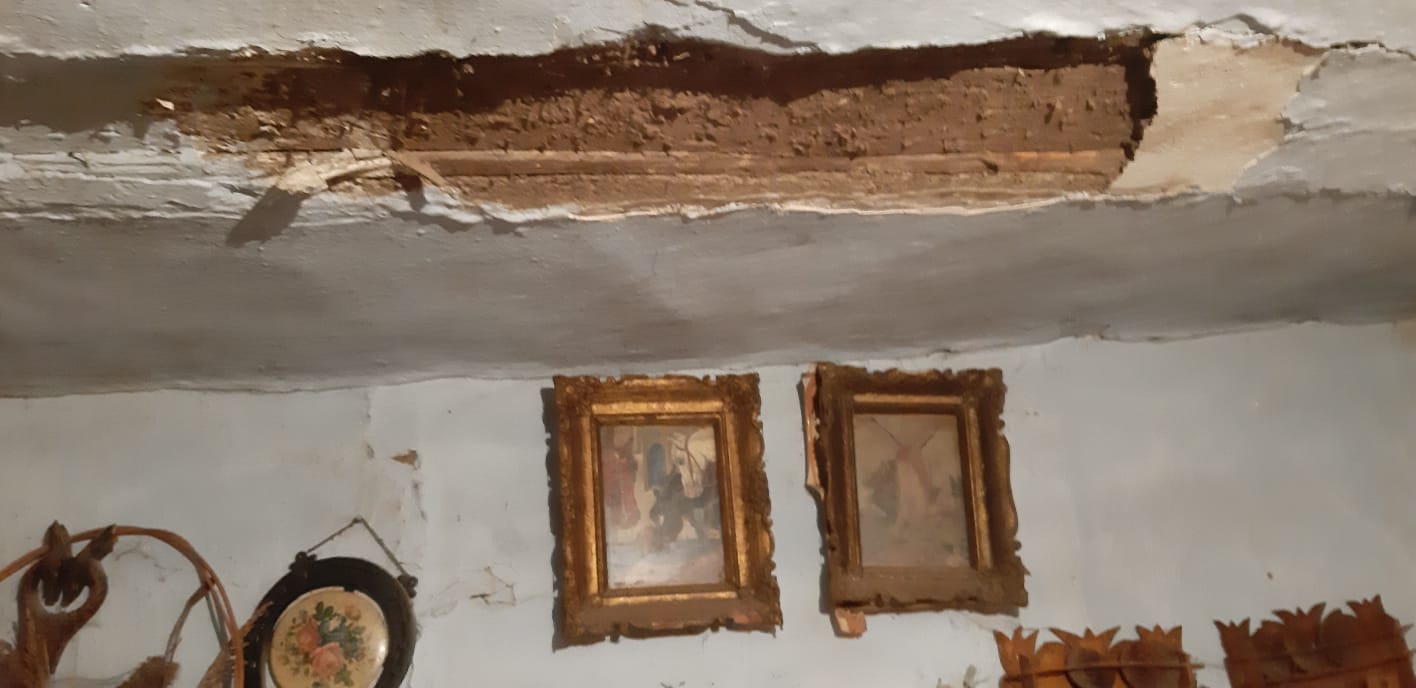 Трошна кућа прокишњава на три места, фото: РИНА