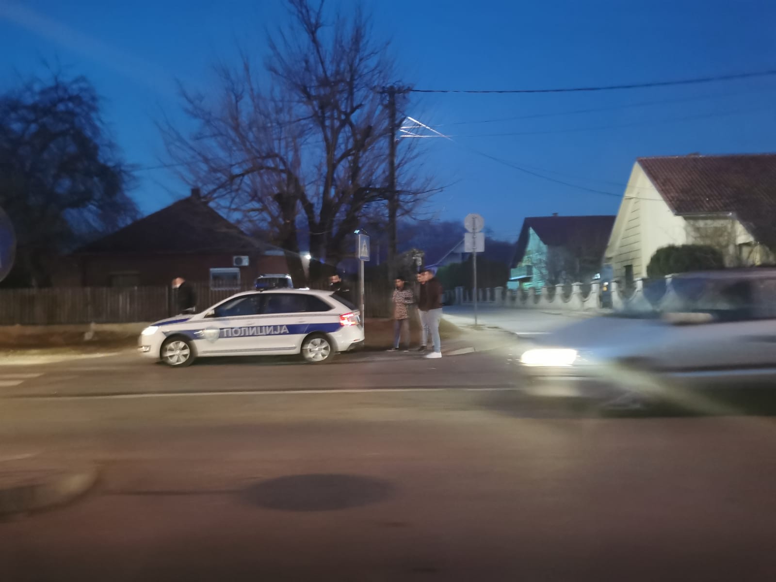 Возач голфа ударио жену и дете у Чачку: Покушао да побегне па изазвао директан судар (ФОТО)