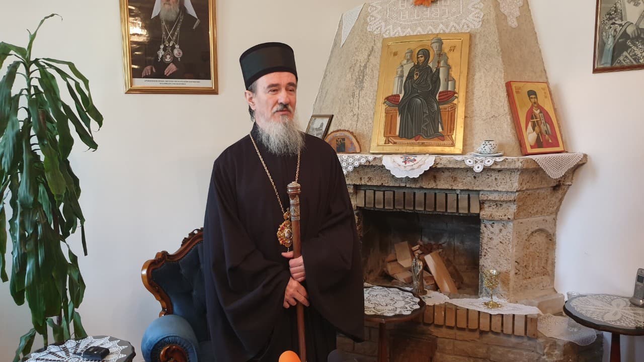 Цело човечанство у ово време пролази кроз велика страдања,  владика Атанасије поручио: Христа дочекујемо дубоко загледани у наша срца