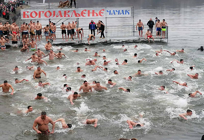 Корона Чачане ускратила за још једну традиционалну манифестацију: Ове године без пливања за часни крст у Западној Морави